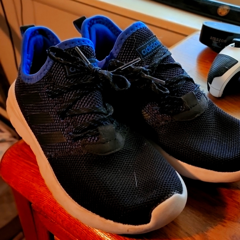 Adidas shoes boys sz 6